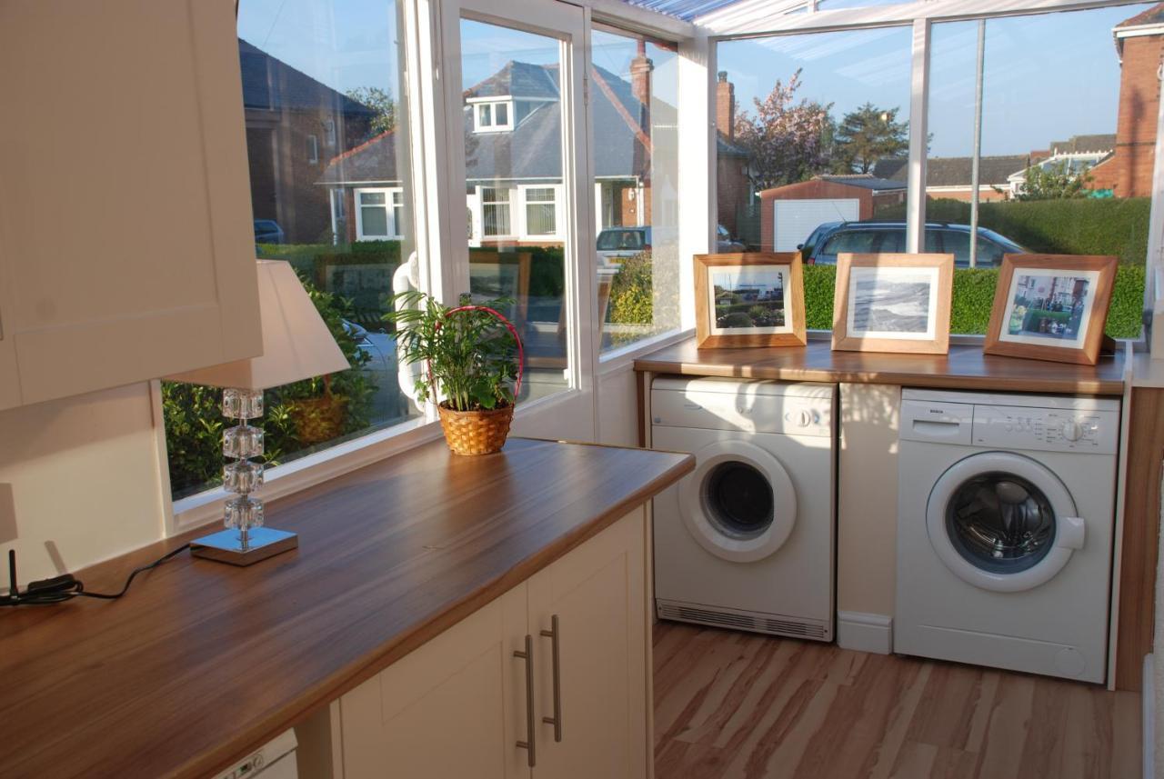 White Gable Apartamento Scarborough Exterior foto